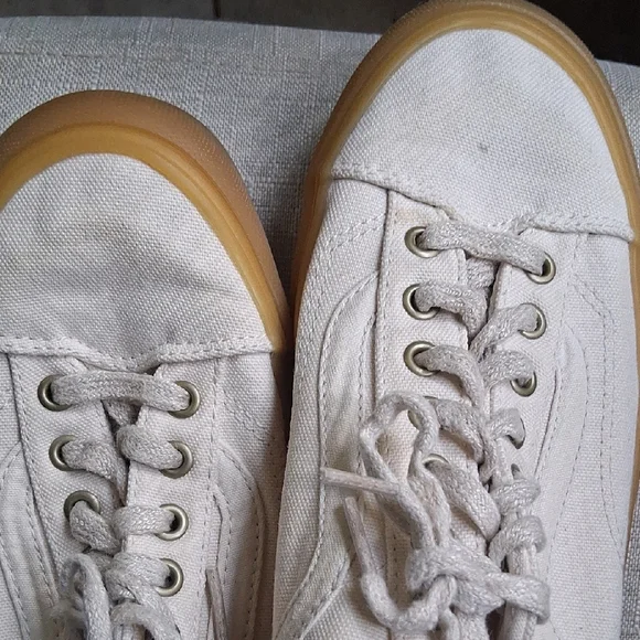 Vans Men’s Off-White Canvas Low-Top Sneakers with Gum Sole - Picture 9 of 10